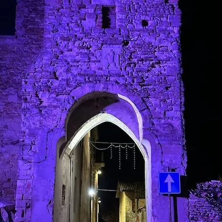 Bellissimo Borgo Medioevale Panorama, Tranquillità Casa de Férias