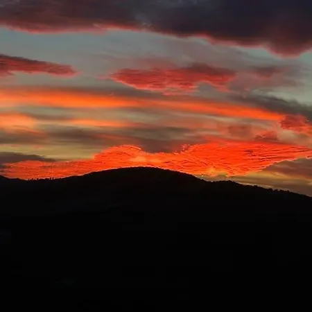 Bellissimo Borgo Medioevale Panorama, Tranquillità Casa de Férias SantʼIppolito
