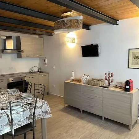 Bellissimo Borgo Medioevale Panorama, Tranquillità Casa de Férias SantʼIppolito