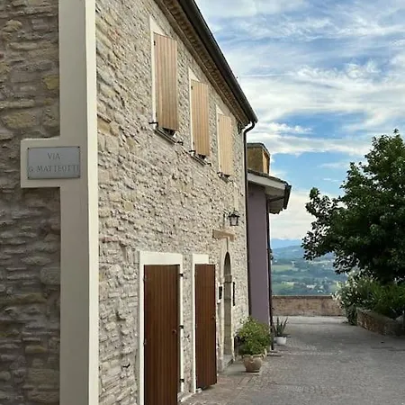 Vakantiehuis Bellissimo Borgo Medioevale Panorama, Tranquillita SantʼIppolito