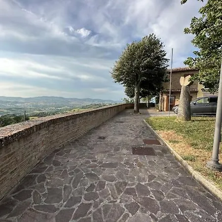 Bellissimo Borgo Medioevale Panorama, Tranquillita * SantʼIppolito